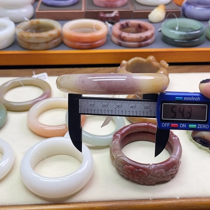 未镶嵌手镯石英质玉