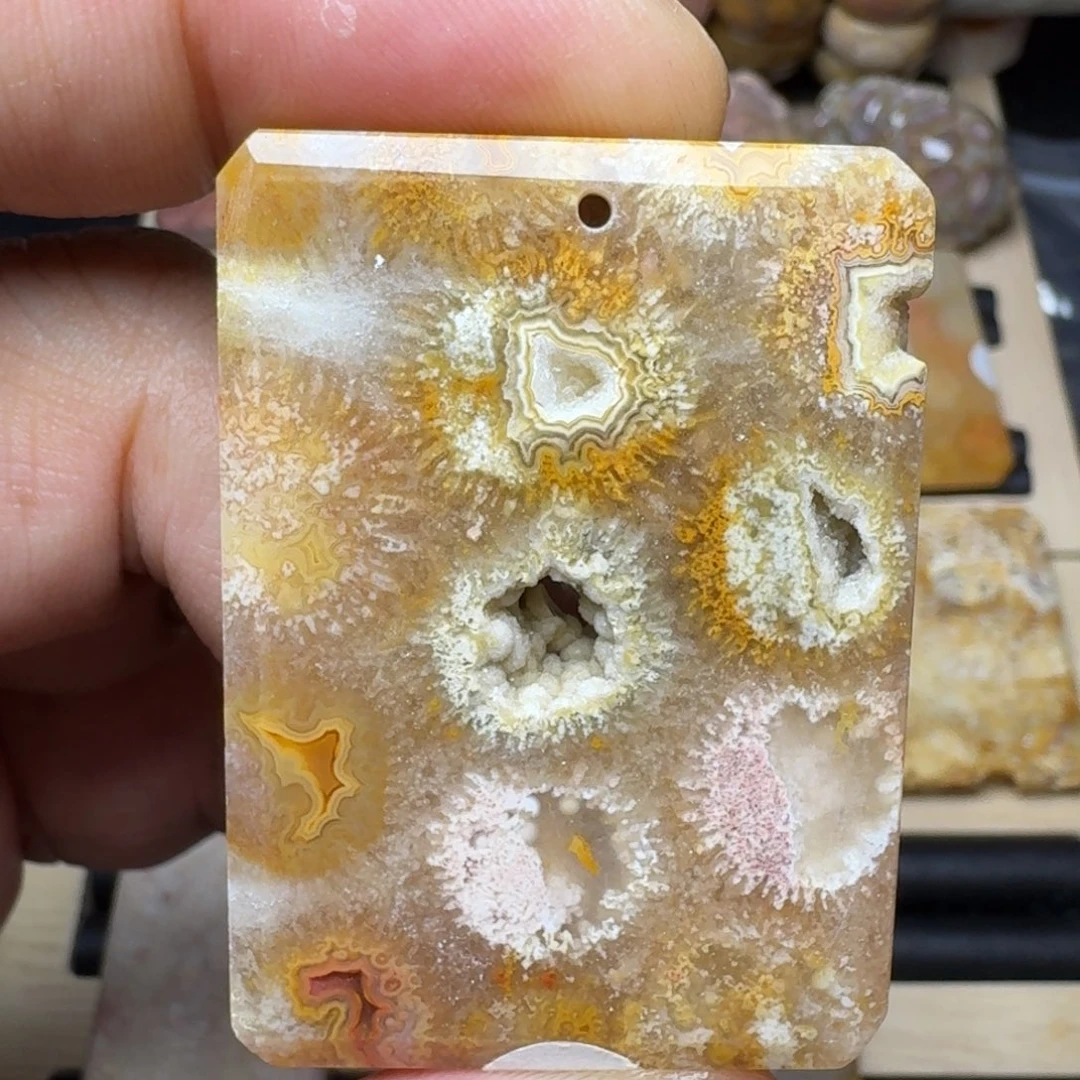 石英质玉未镶嵌纯天然色有机玉石保真色