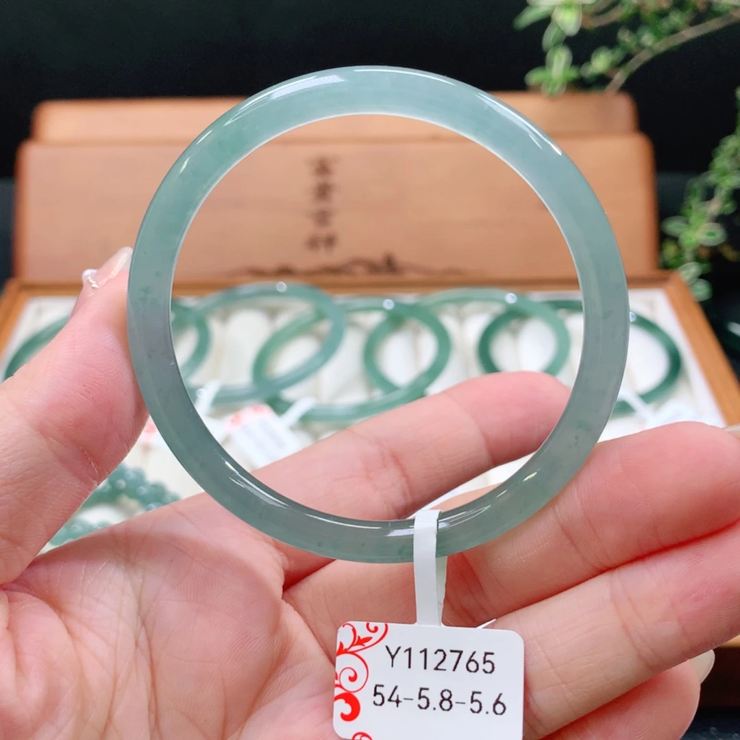 翡翠手镯未镶嵌天然