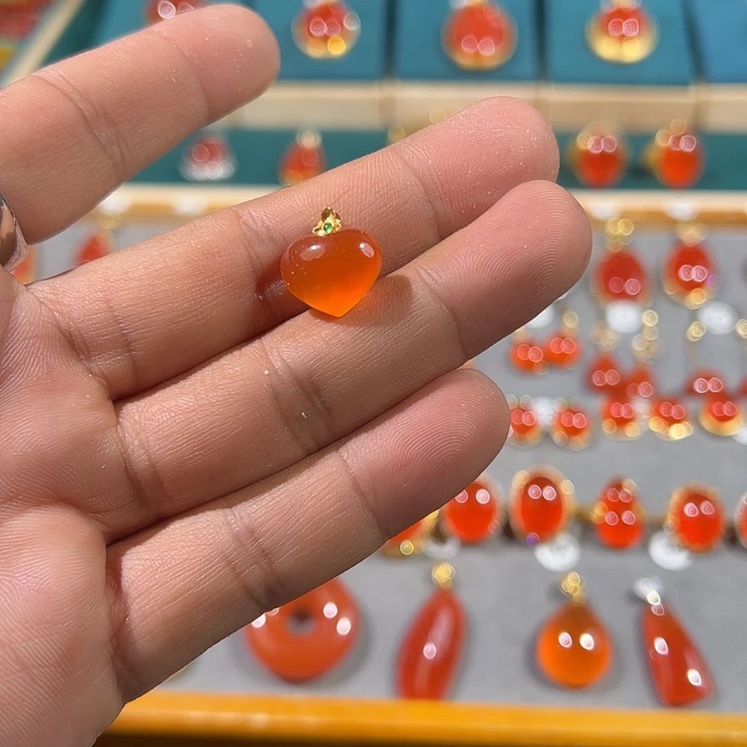 南红玛瑙18K金镶嵌颈饰