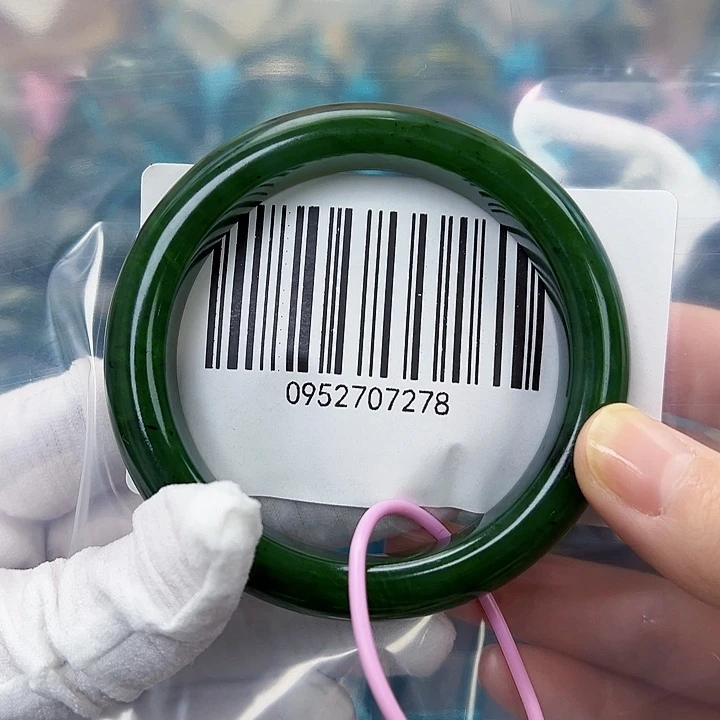 和田玉未镶嵌手镯微瑕55