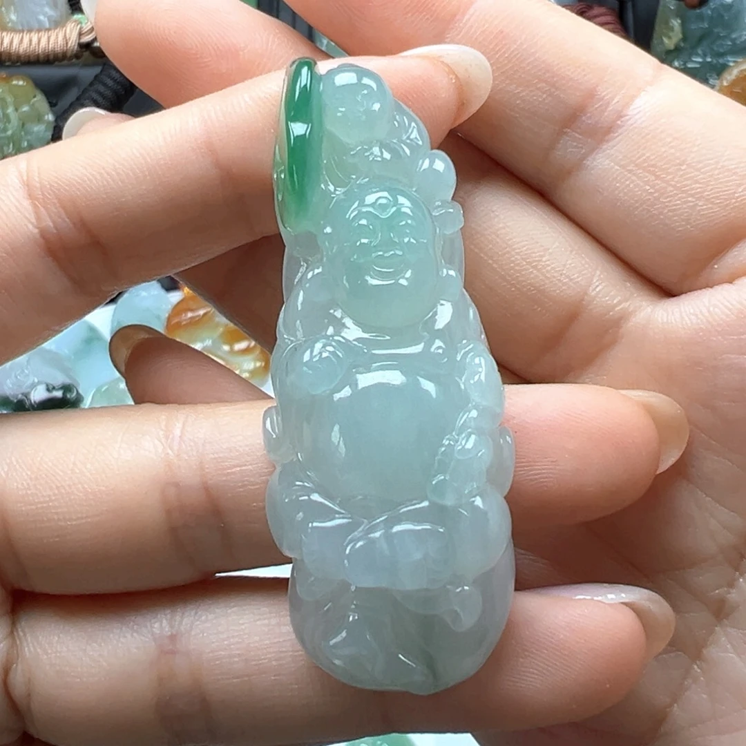 翡翠颈饰未镶嵌佛