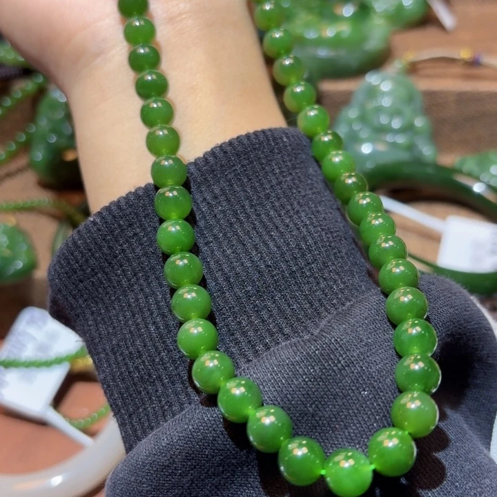 颈饰未镶嵌和田玉（碧玉）