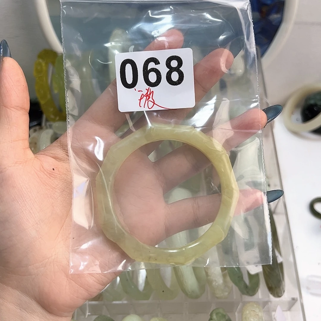 蛇纹石玉未镶嵌手镯十**?