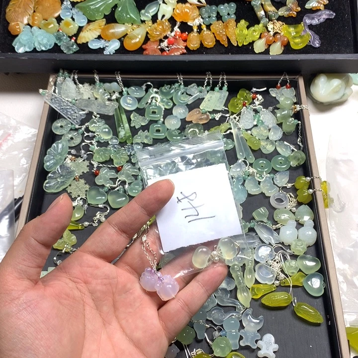 公***喜蛇纹石玉合金耳钉