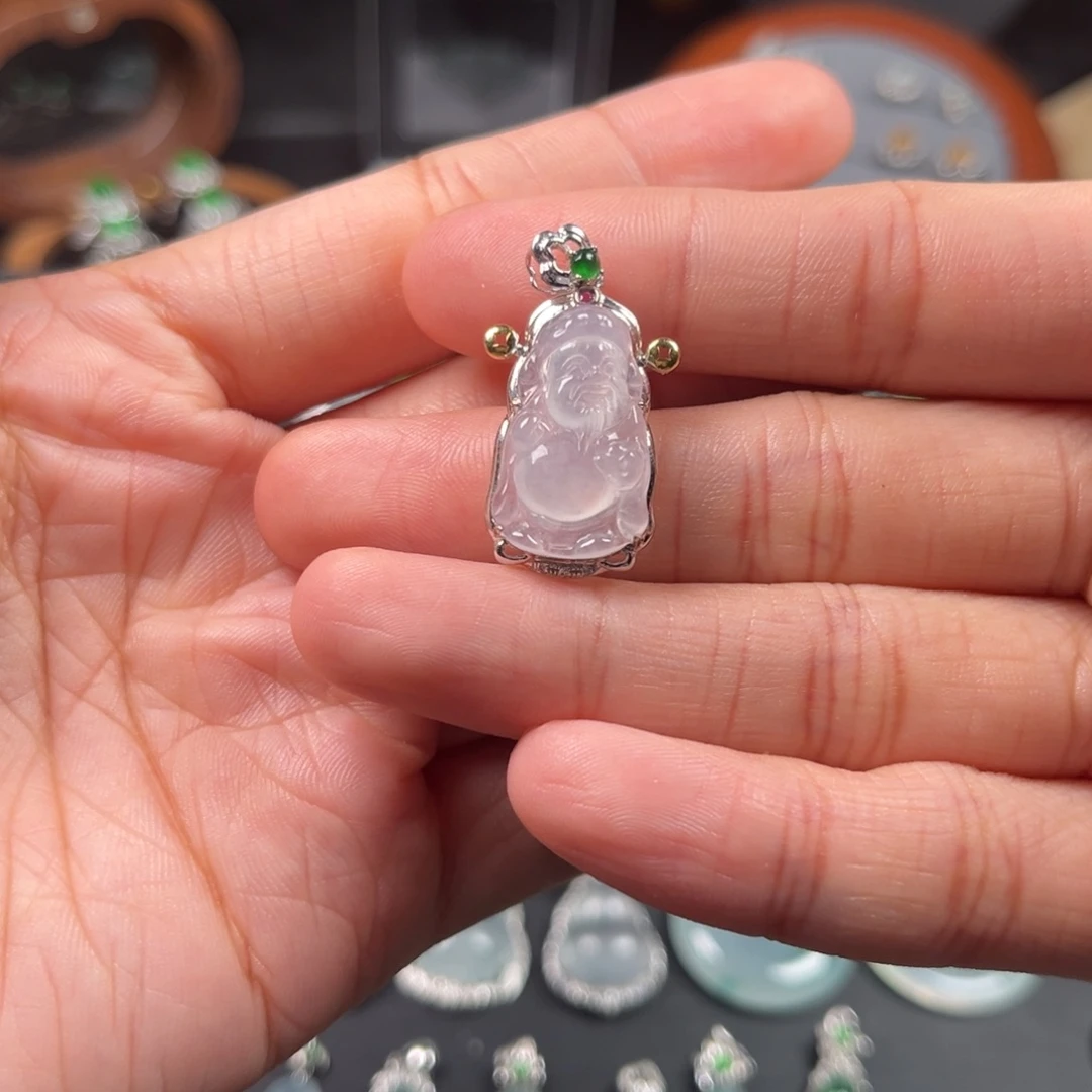 翡翠18K金镶嵌颈饰财神