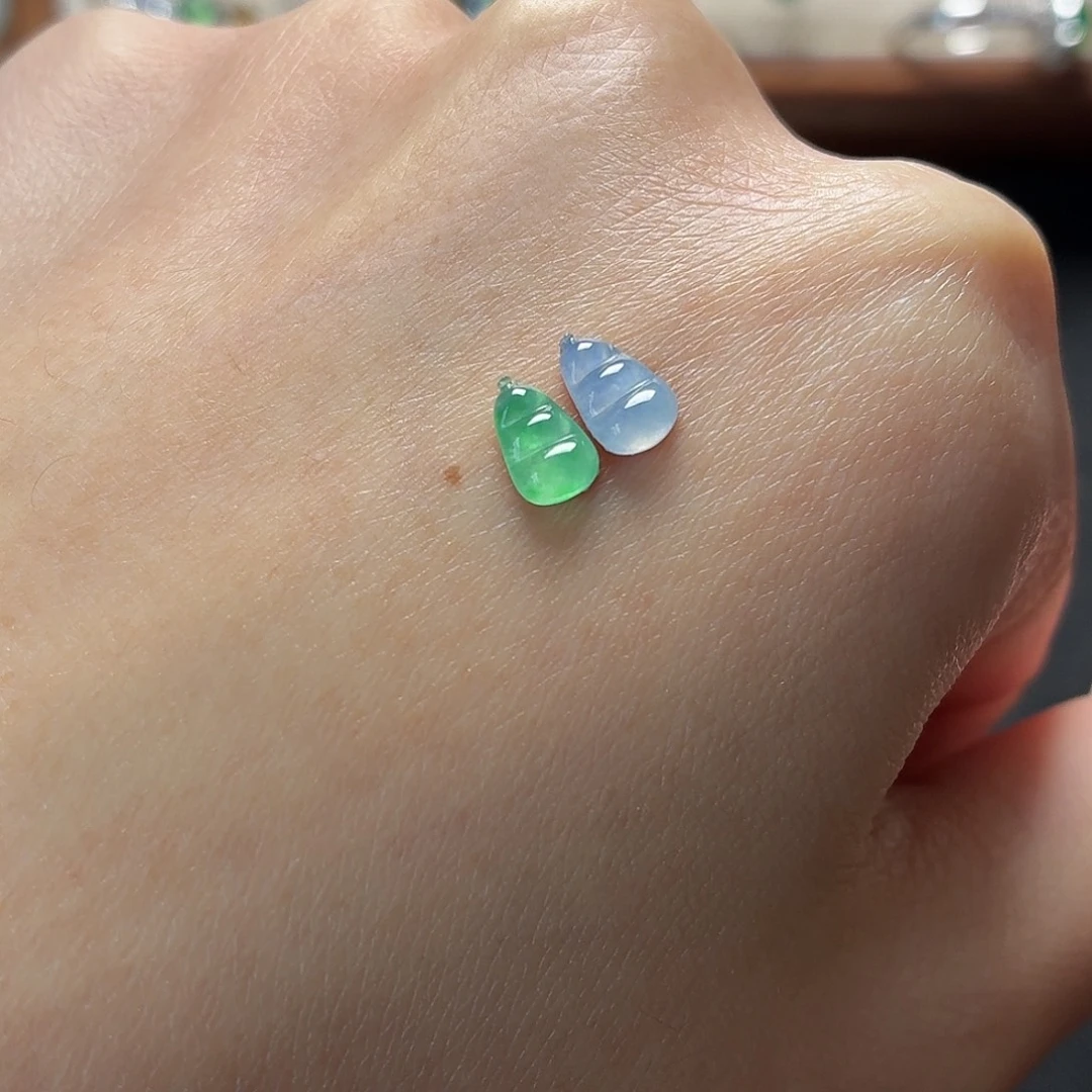 翡翠未镶嵌颈饰豆子