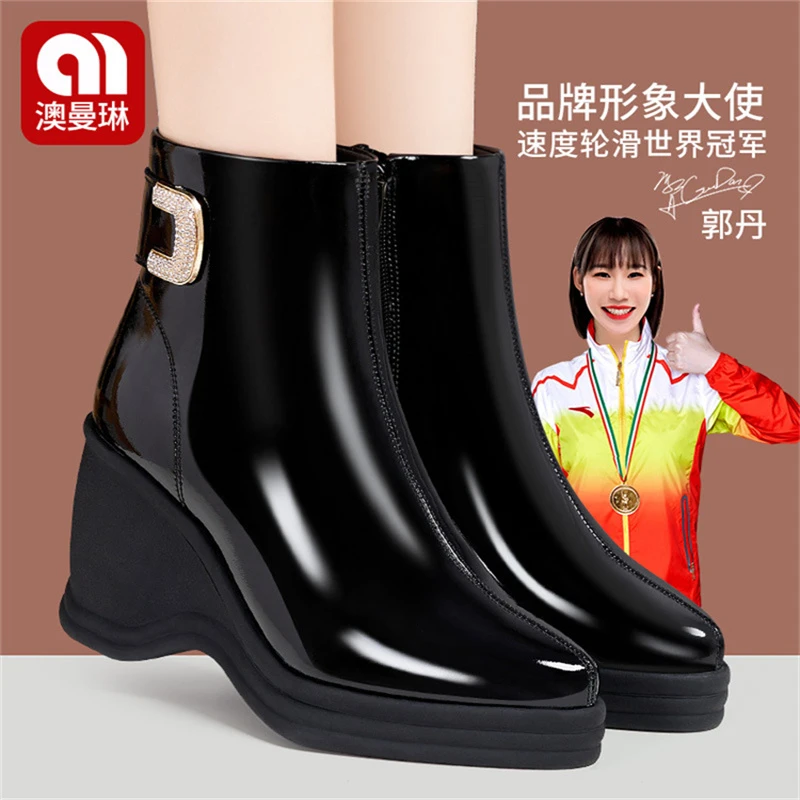 澳曼琳真皮坡跟厚底防水台马丁靴女2025秋冬新款漆皮高跟爆款短靴