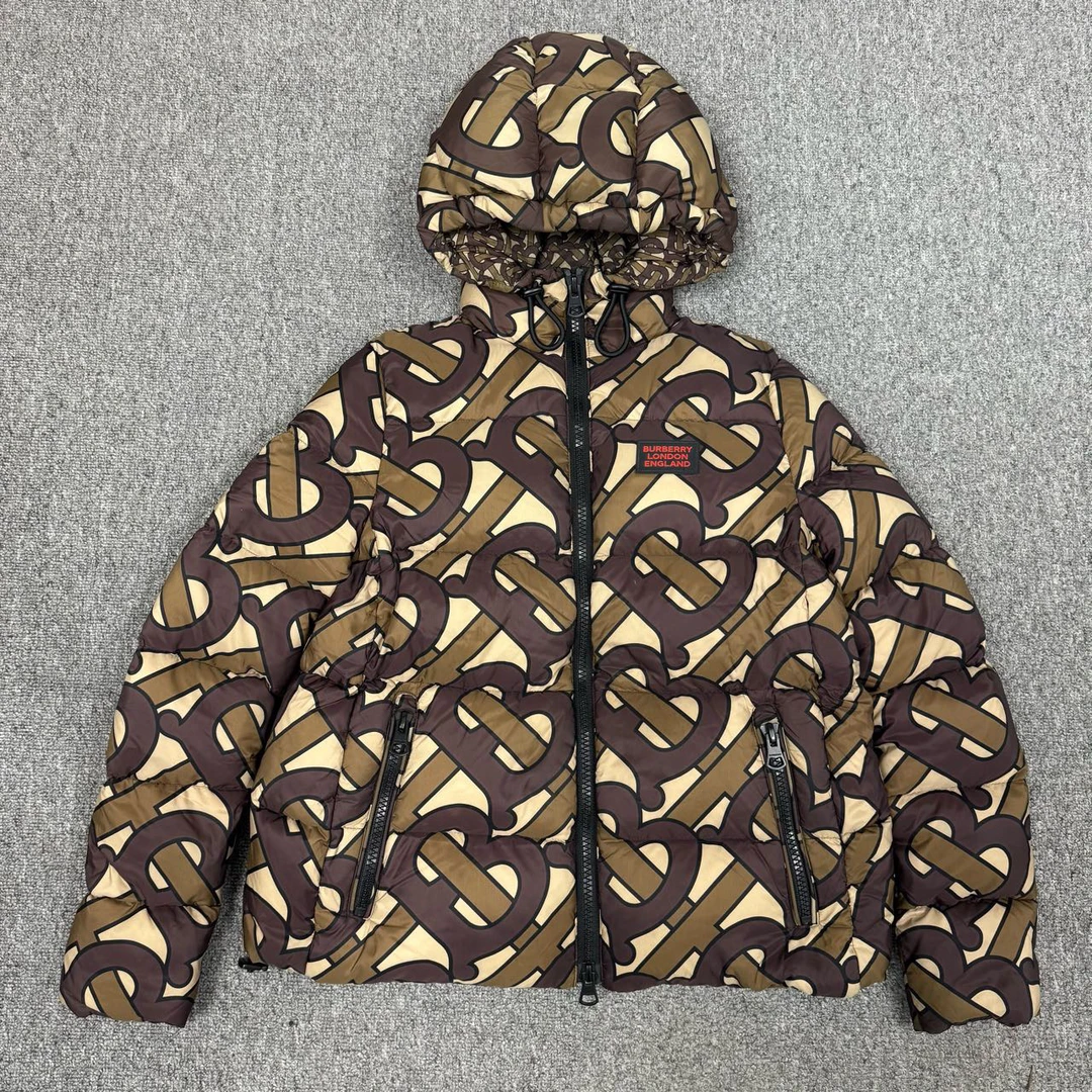 99新 BURBERRY/博柏利 12450369满印双面穿连帽羽绒服外套S码99新