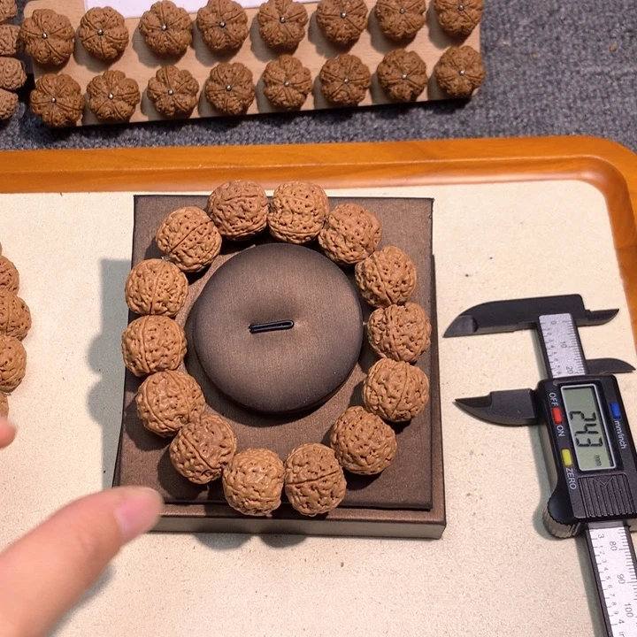 吊坠金刚菩提30号 18蜂王