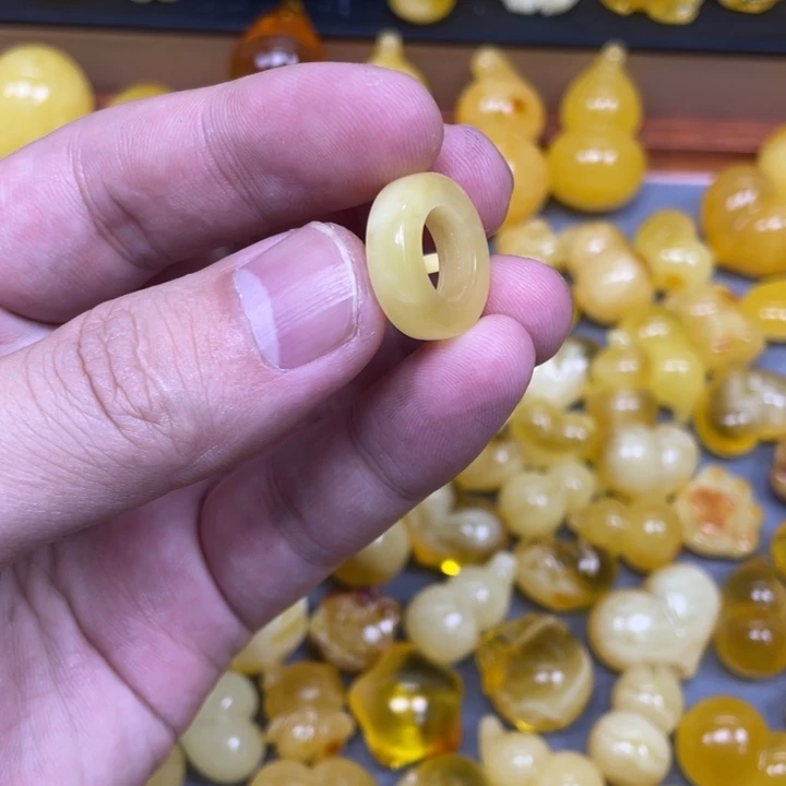 琥珀未镶嵌珠宝奇石