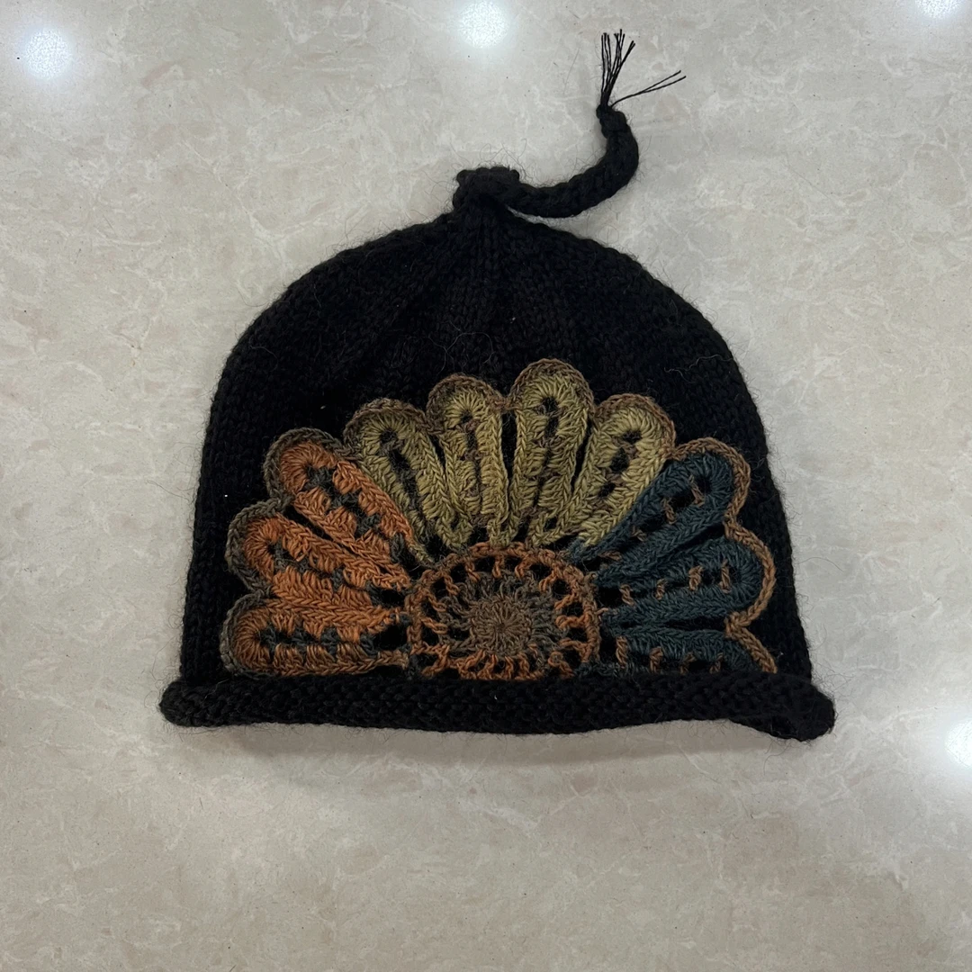 羊毛手工孔雀开屏帽子