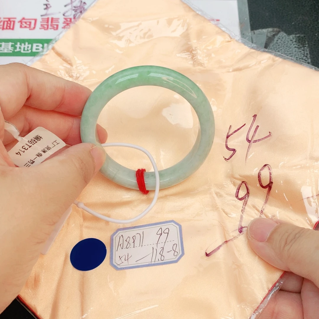 翡翠手镯未镶嵌缅甸翡翠