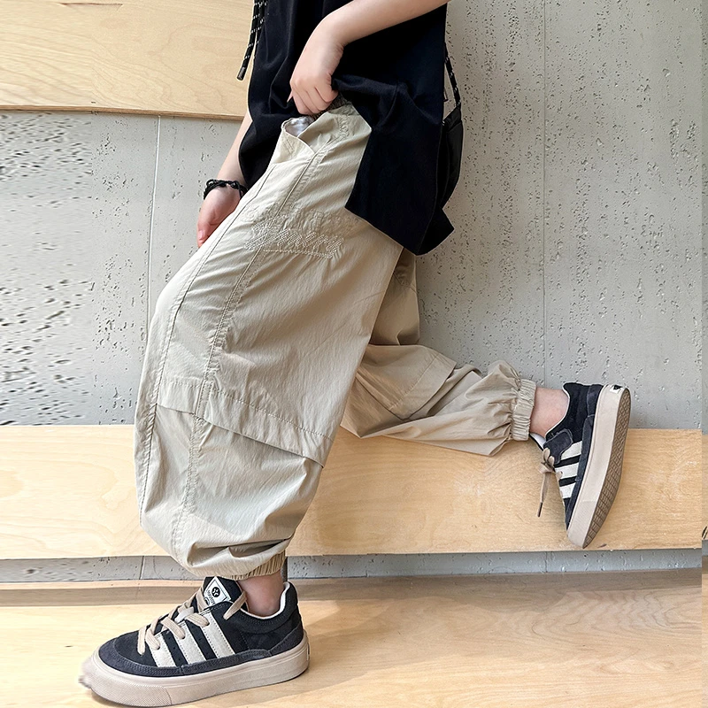 儿童夏装2025新款男童装卡其色束脚裤子冰丝防蚊裤夏季薄款中大童