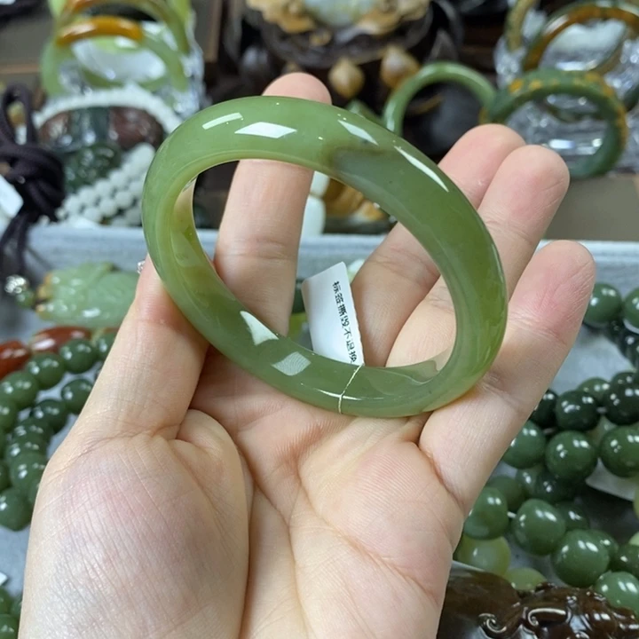 透闪石质玉手镯未镶嵌?****?