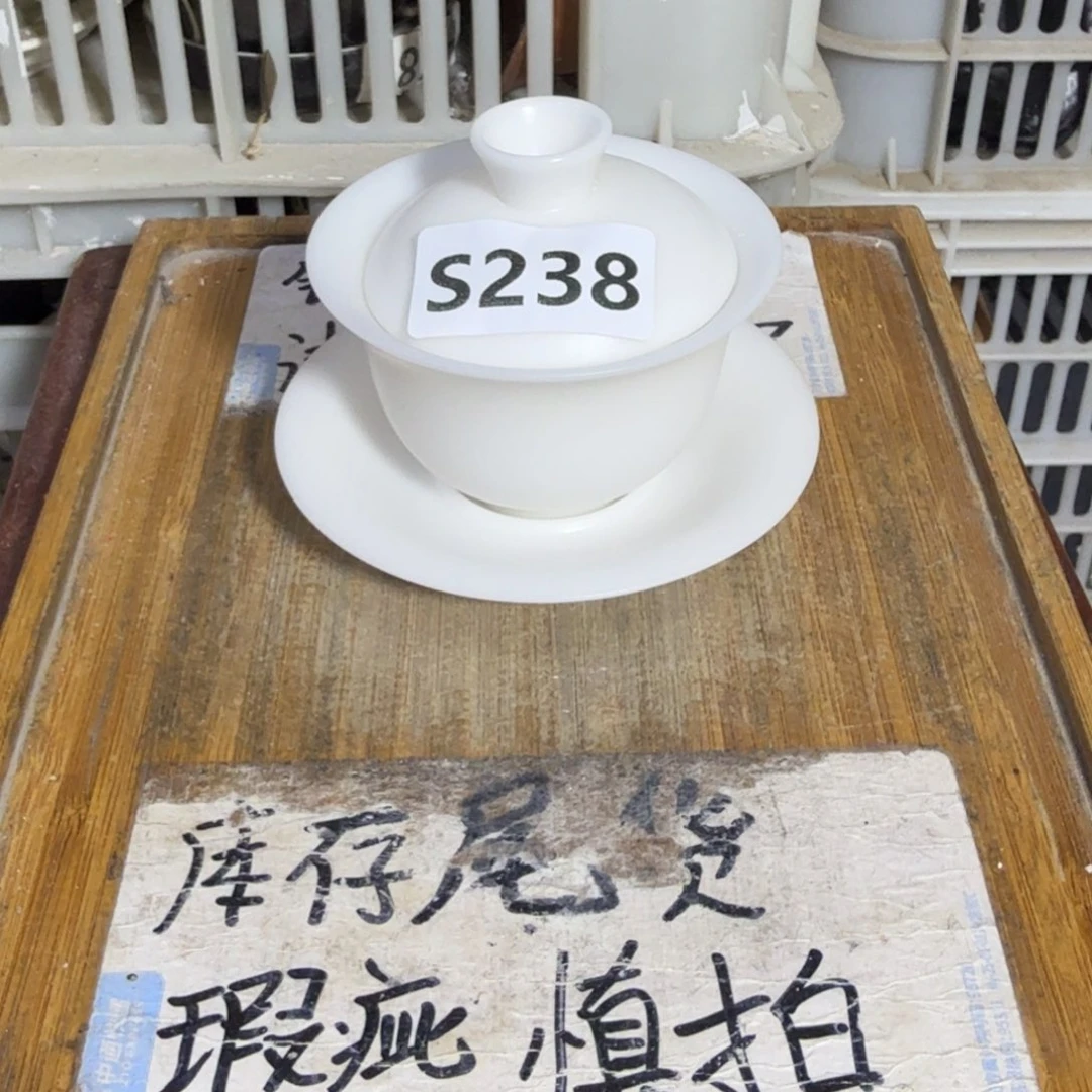 微瑕疵介意勿拍陶瓷器皿K549