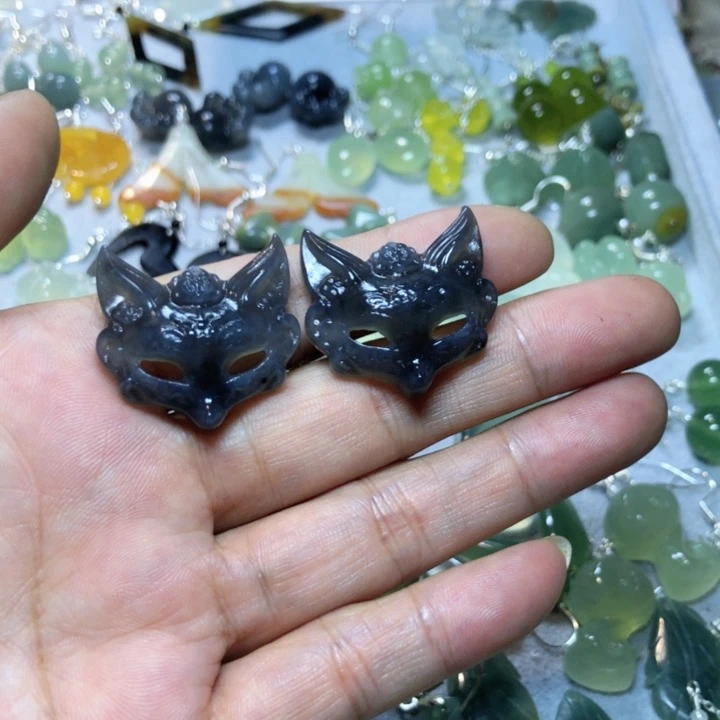 【闪购商品】蛇纹石玉手牌未镶嵌猫**令