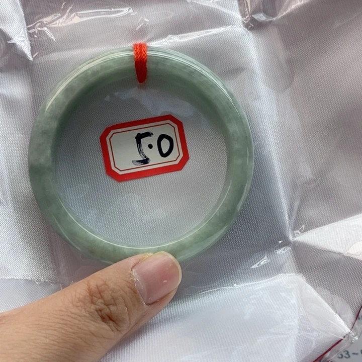 吱****未镶嵌手镯翡翠翡翠