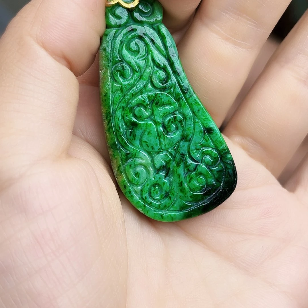 翡翠未镶嵌颈饰多样性