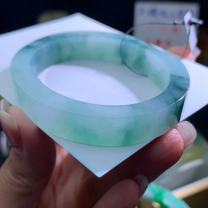定制翡翠未镶嵌翡翠手镯