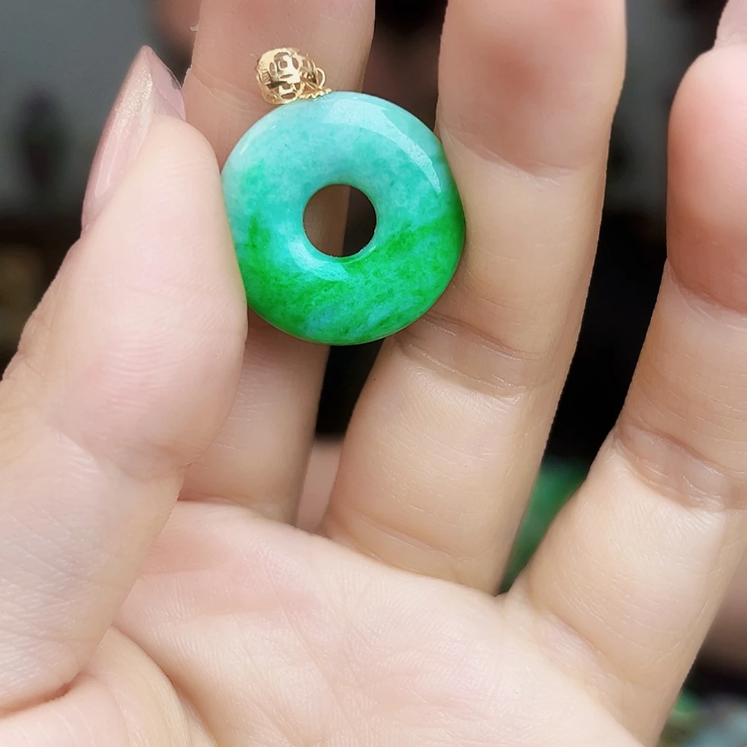 翡翠18K金镶嵌颈饰多样性