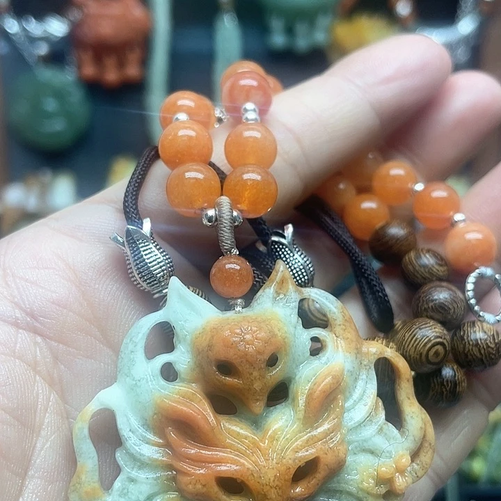 未镶嵌蛇纹石玉颈饰