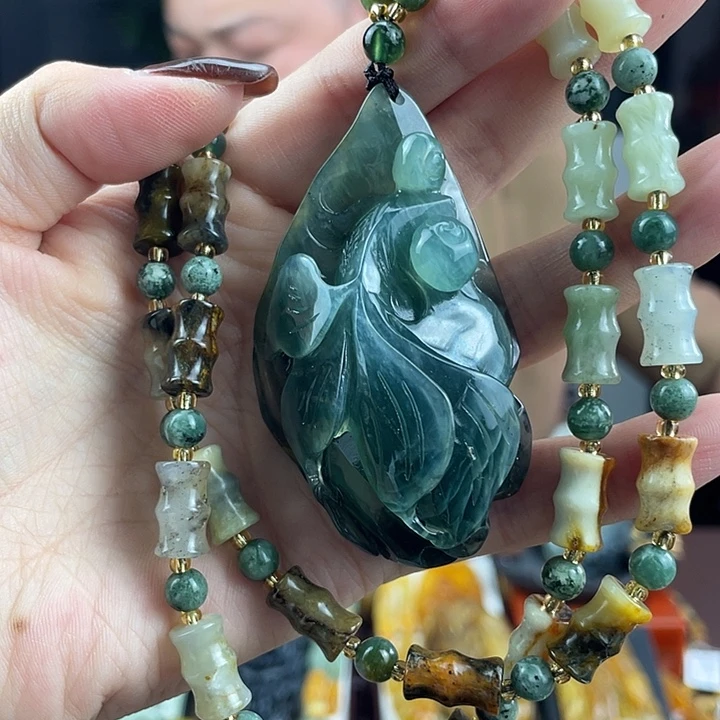 蛇纹石玉未镶嵌颈饰