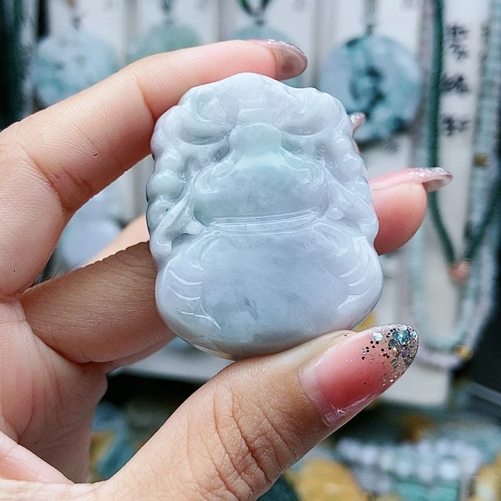 颈饰足铂镶嵌翡翠翡翠