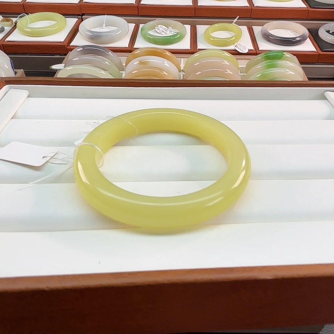 和田玉未镶嵌手镯58色标鸡油黄