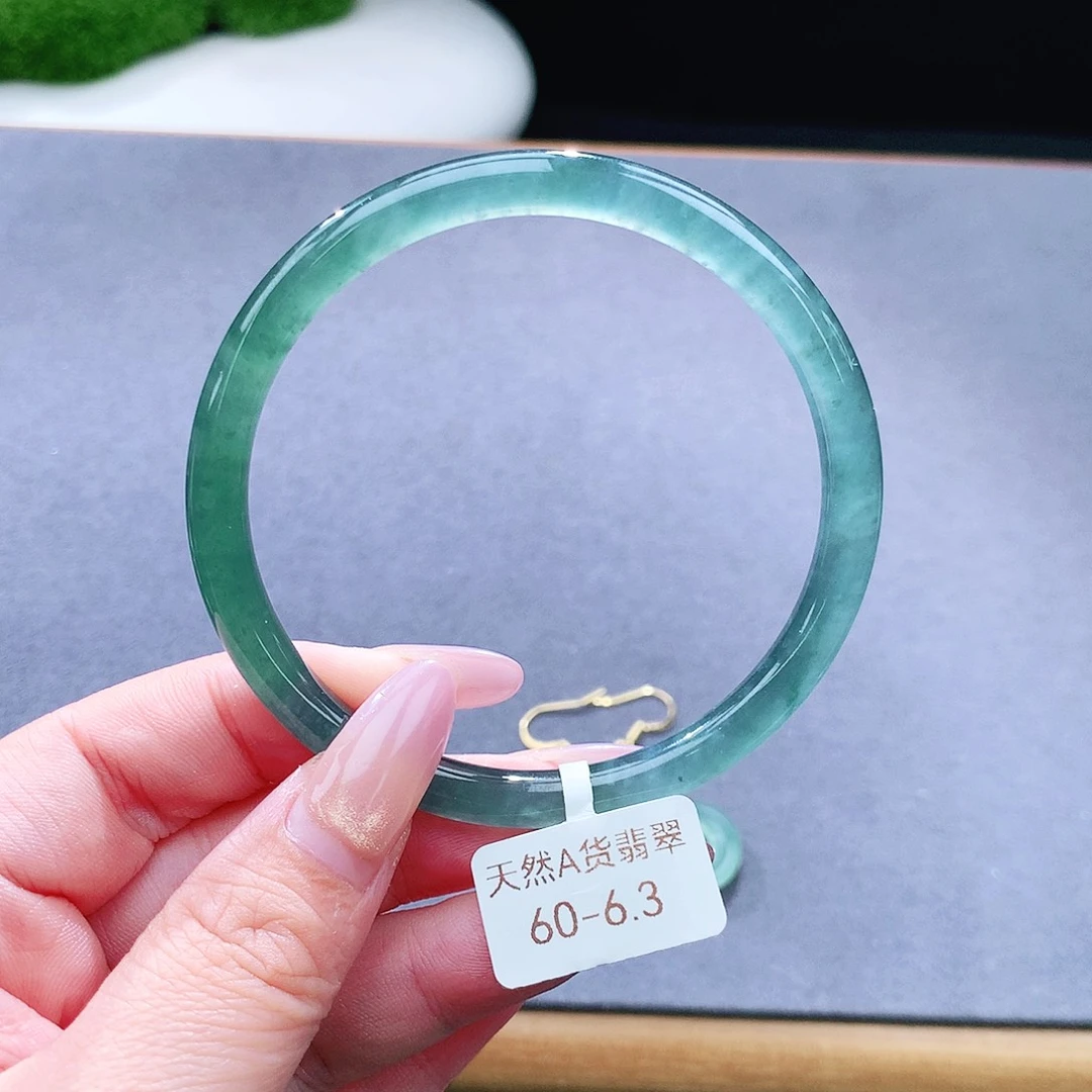 未镶嵌手镯（圆镯）翡翠