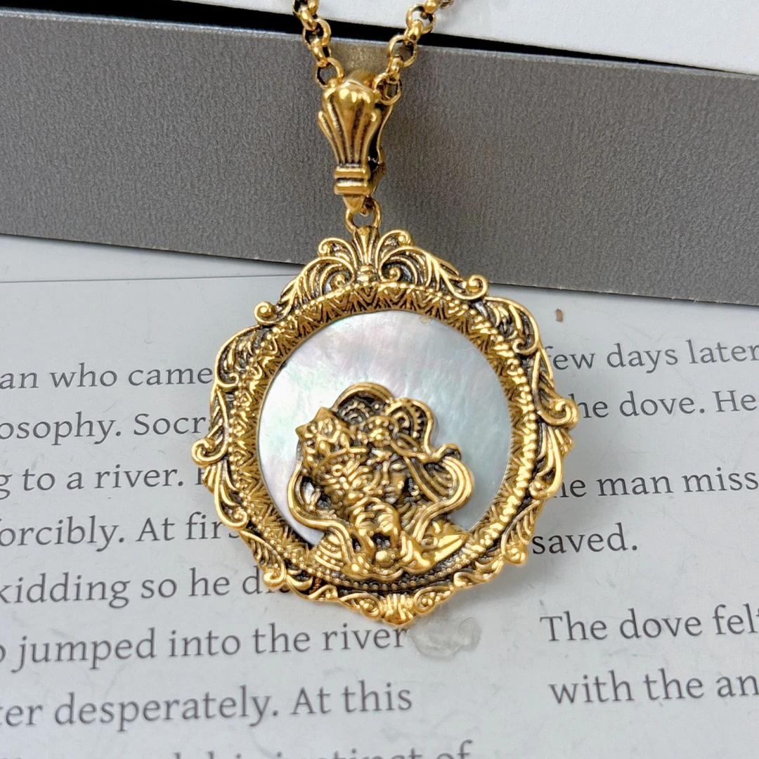 水贝千玺珠宝 唐草鸢尾纹扎基拉姆足金999吊坠黄金电黑工艺黑金