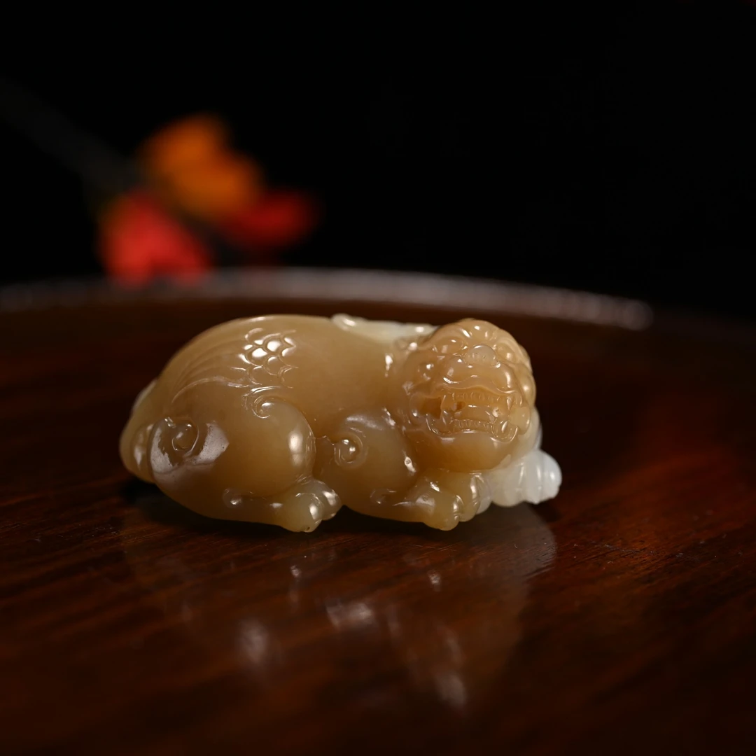 LOT8806 2512050126和田玉且末糖貔貅摆件/保利