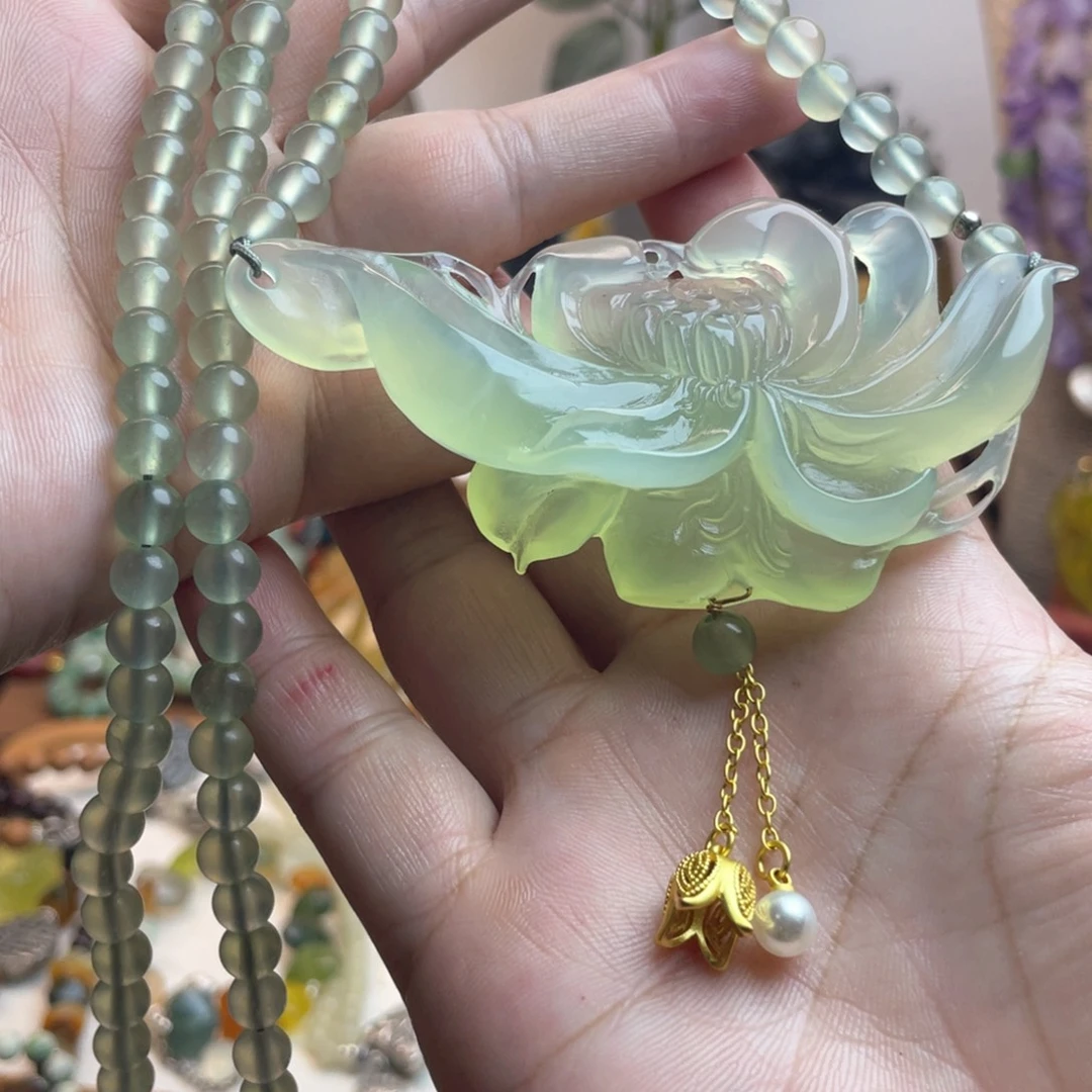 未镶嵌蛇纹石玉吊坠