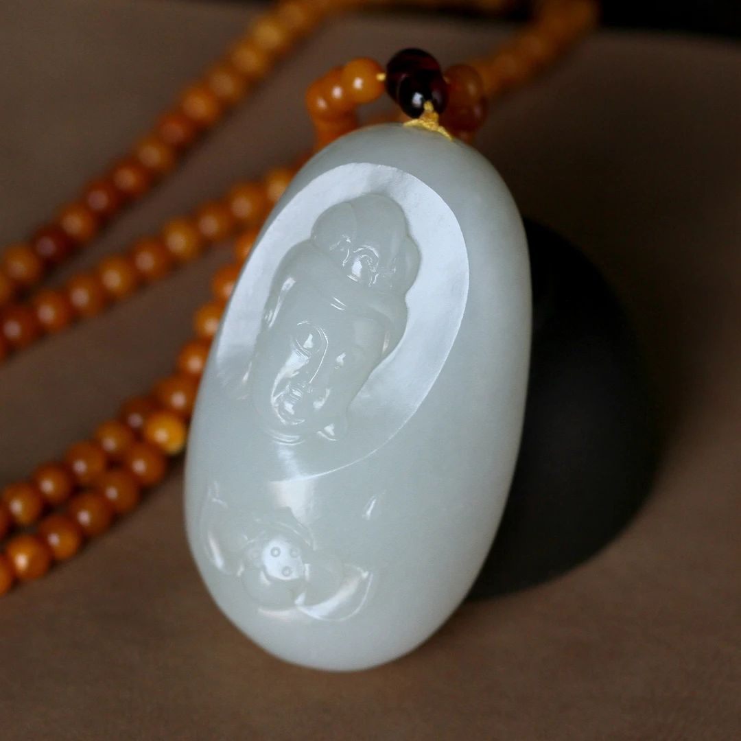 脂白观音新疆和田玉洒金皮精致玉石挂件精雕