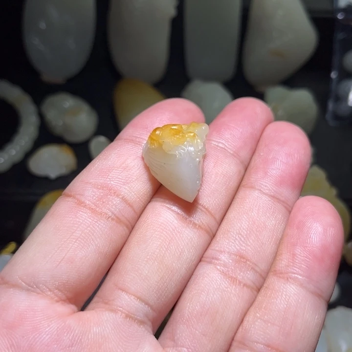 糖***蒂和田玉未镶嵌颈饰