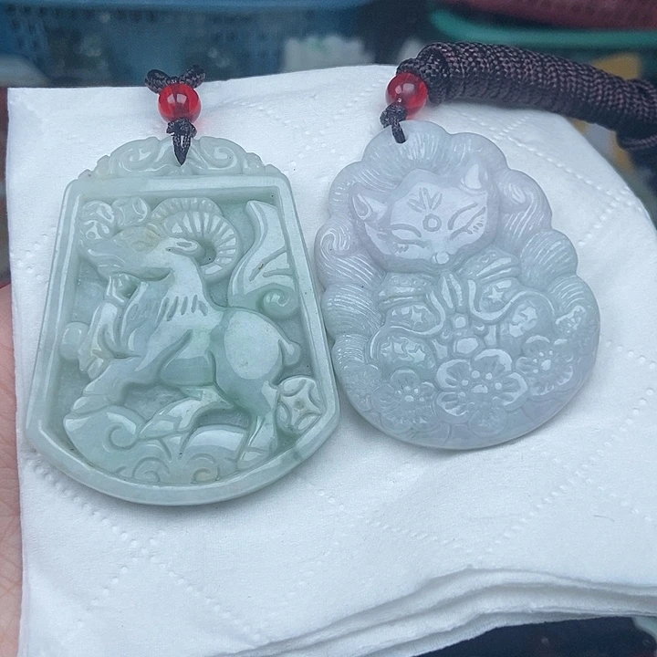 瞌****翡翠未镶嵌颈饰翡翠