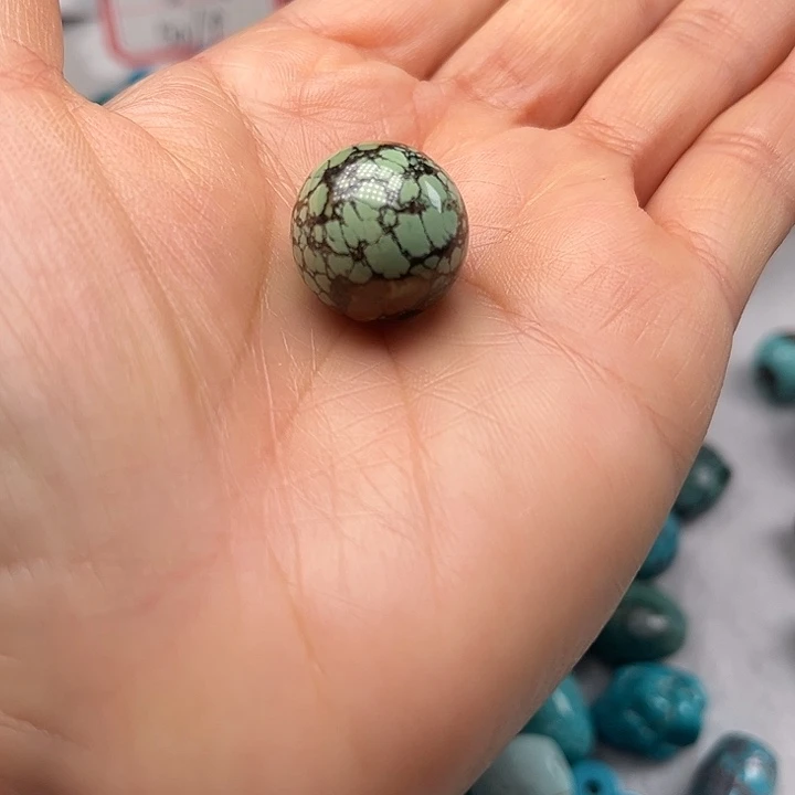 绿松石未镶嵌颈饰