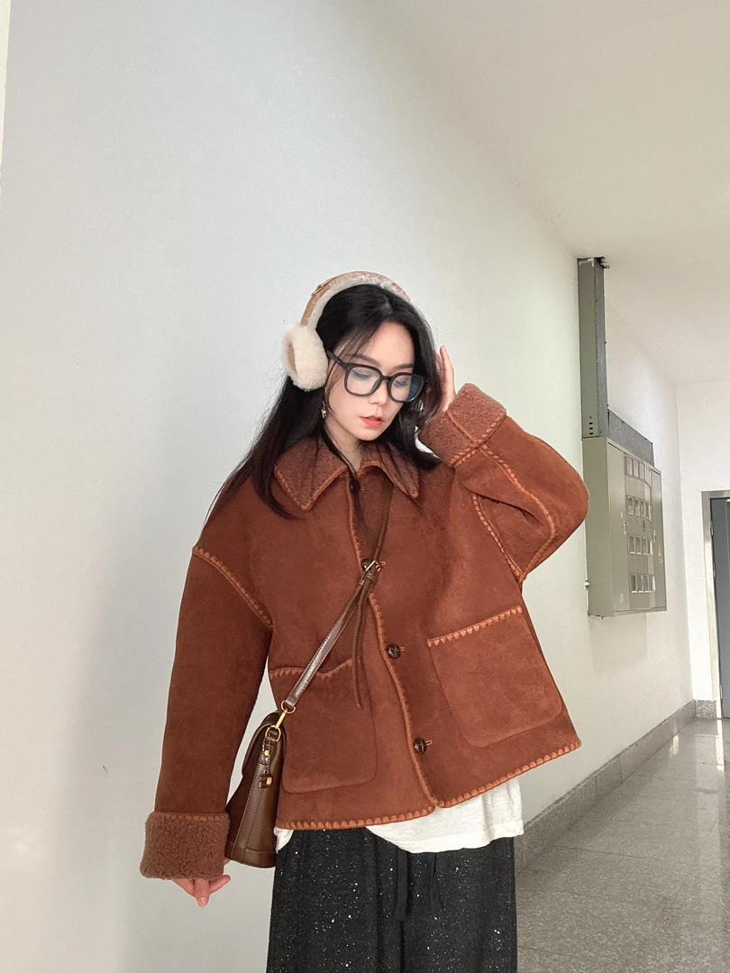 ZIKUO/紫阔冬季新款美拉德翻领设计短款双面穿珍珠羔外套26188