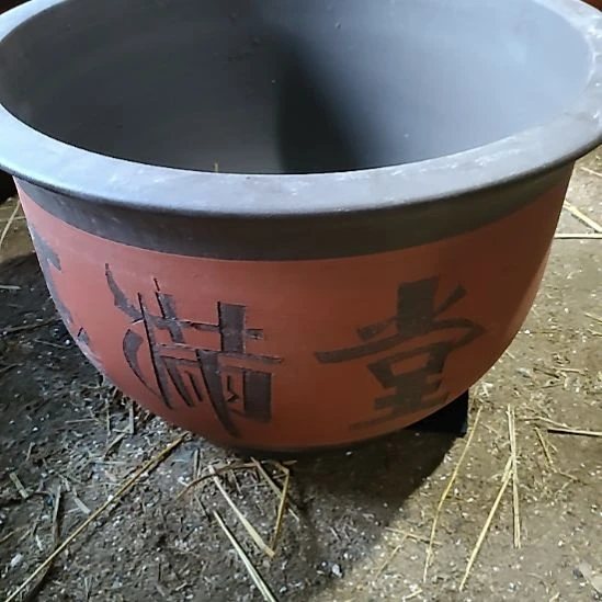 洪***行一个圆形花盆，外口径60厘米左右的