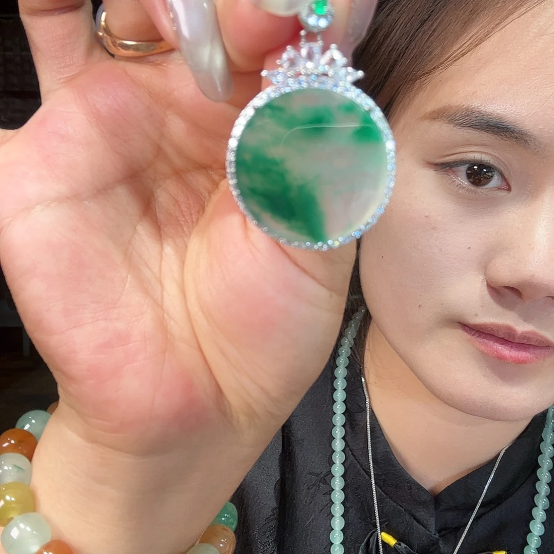 石英质玉（非洲翠）未镶嵌颈饰