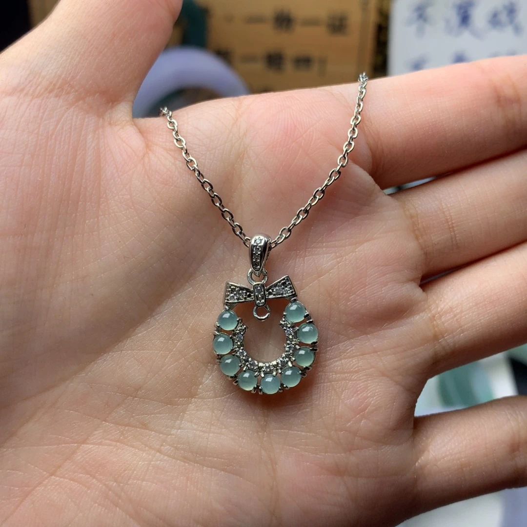 翡翠未镶嵌颈饰多样性