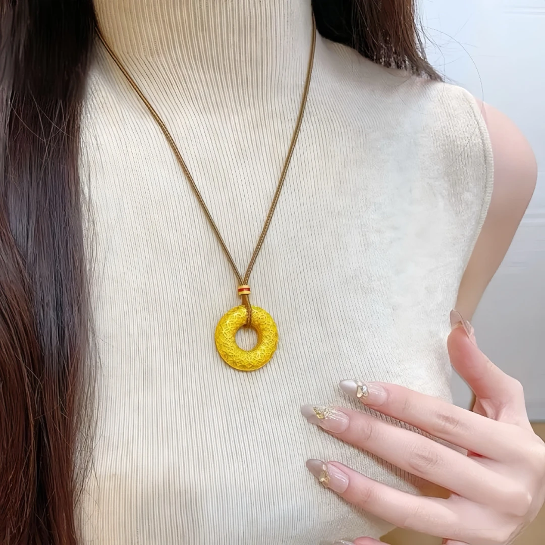 铜合金吊坠 金店同款新中式古法镂空古钱纹平安扣吊坠项链黄色