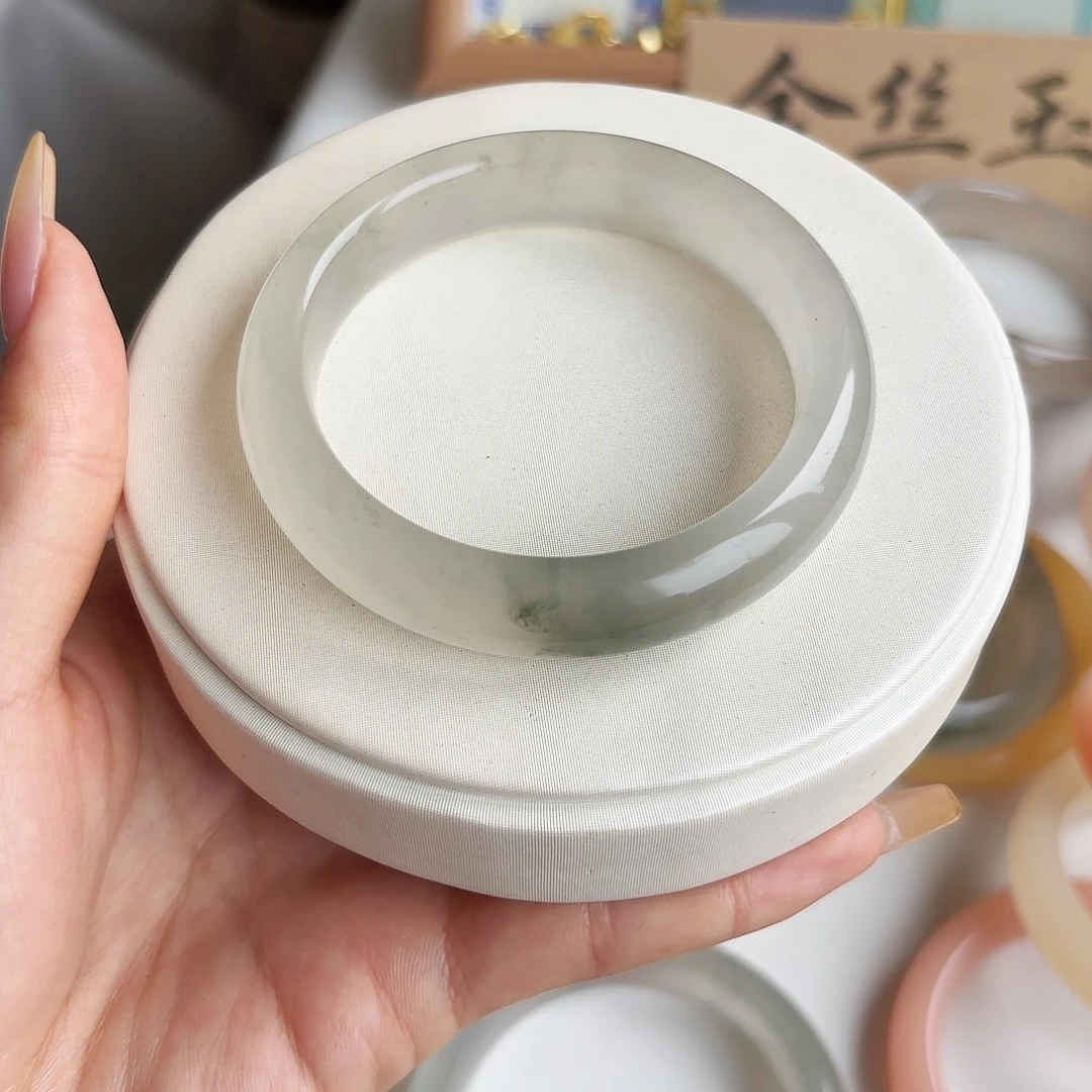 石英质玉手镯未镶嵌我****困54