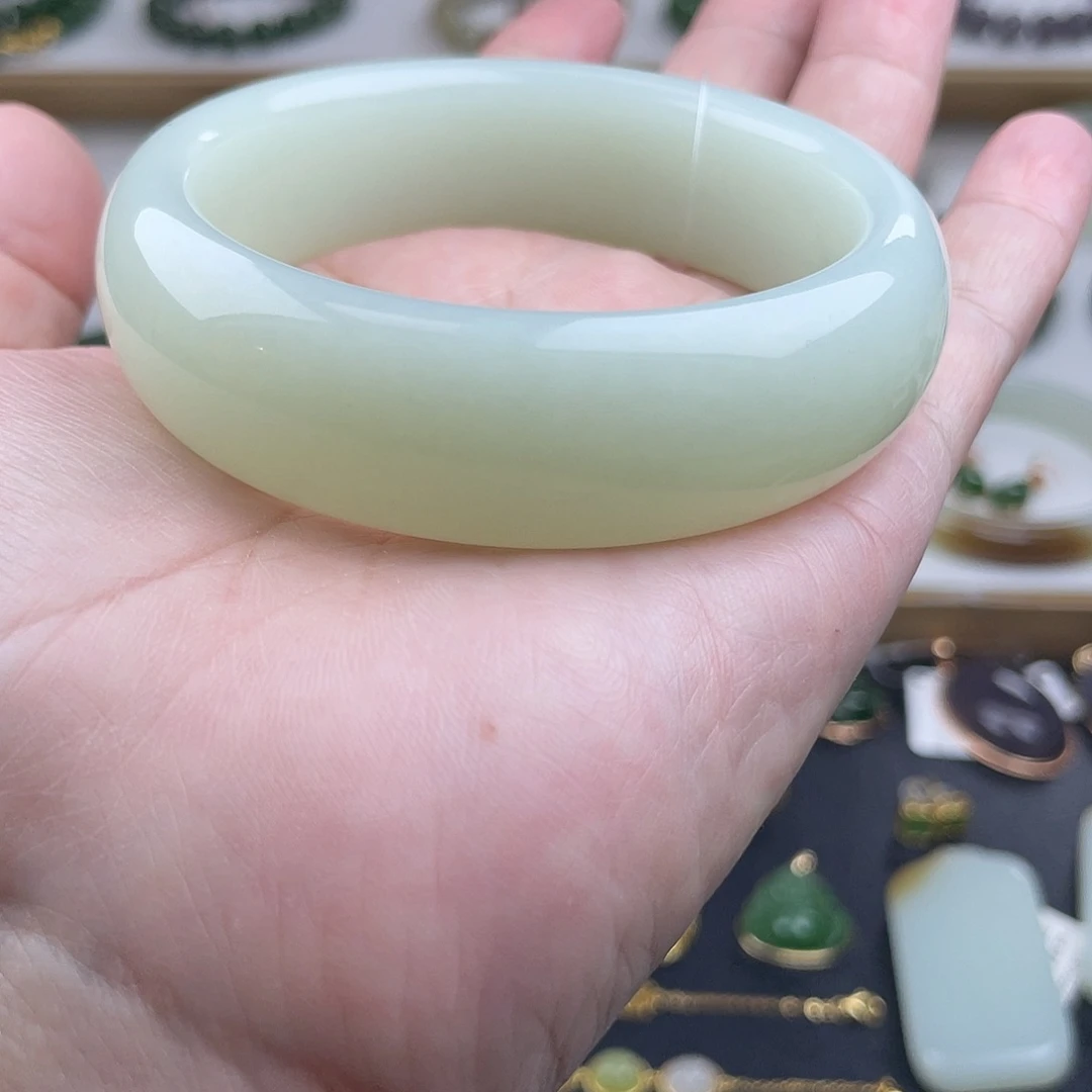 和田玉手镯未镶嵌