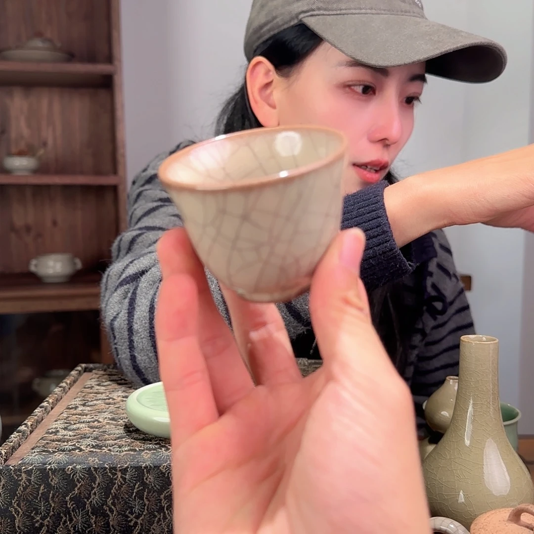 瓷摆件哥窑金丝铁线