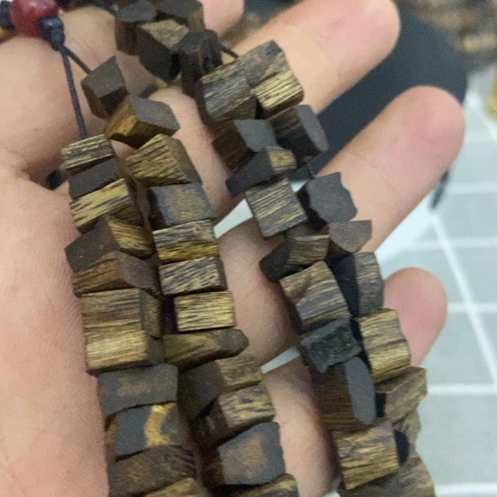 郭***儿沉香沉香碎屑碎料一个车挂料多样性发1
