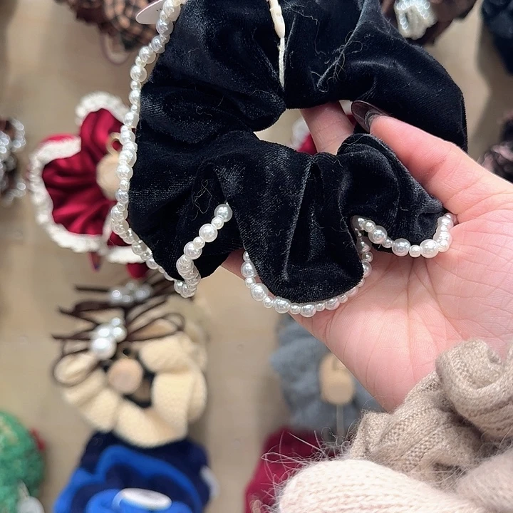 M****黑色丝绒珍珠发圈