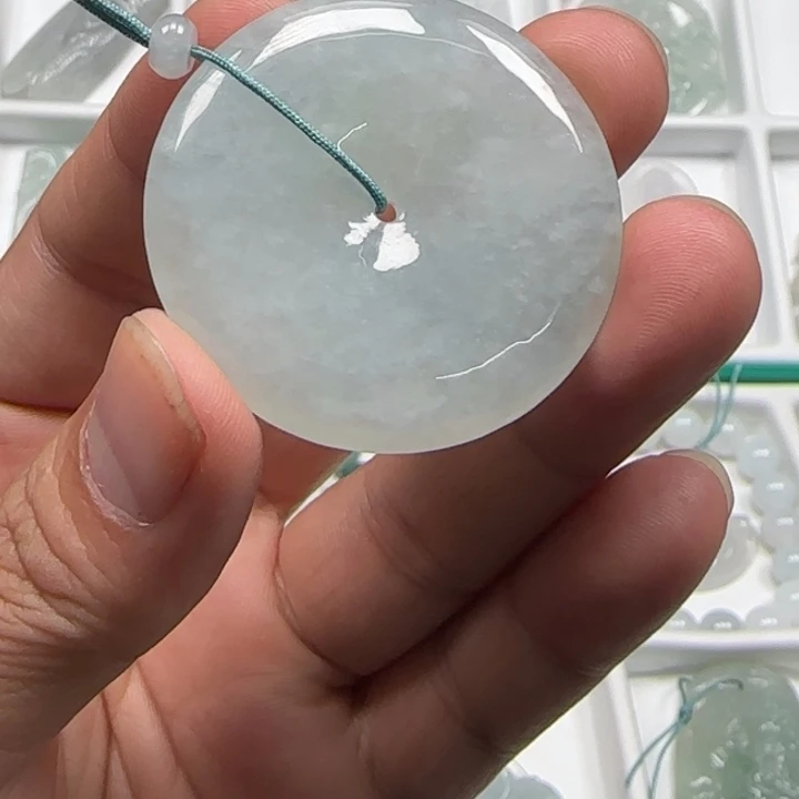 颈饰未镶嵌翡翠平安扣