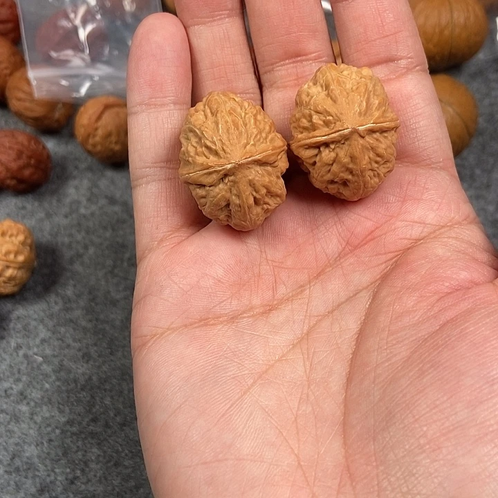 猴头核桃吊坠乾坤元宝