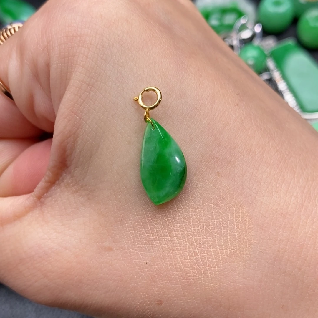 翡翠颈饰18K金镶嵌翡翠